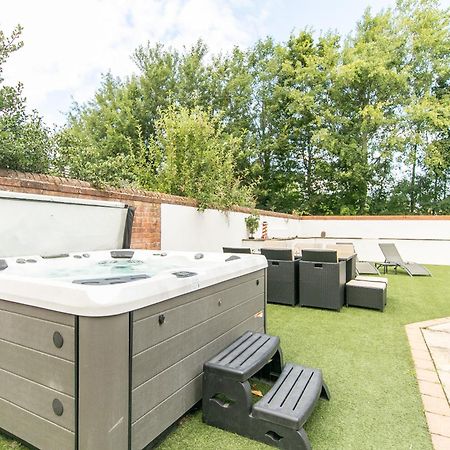 The Hot Tub Townhouse By Holiday Heim Lytham St Annes Buitenkant foto