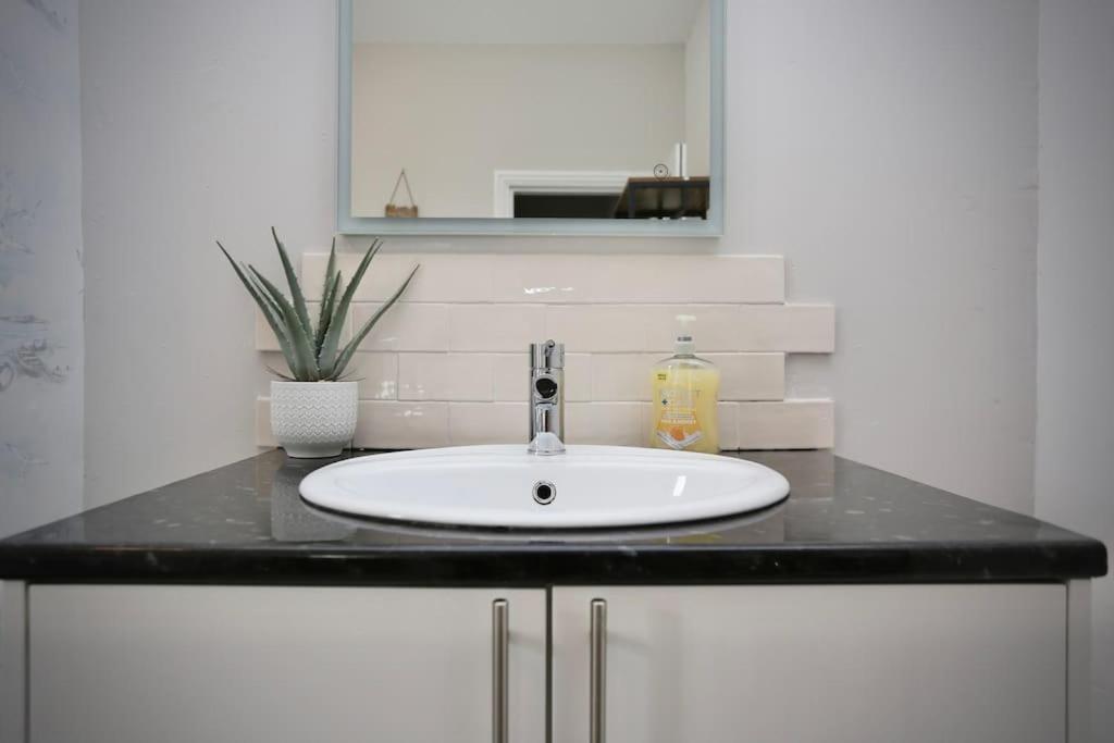 The Hot Tub Townhouse By Holiday Heim Lytham St Annes Buitenkant foto