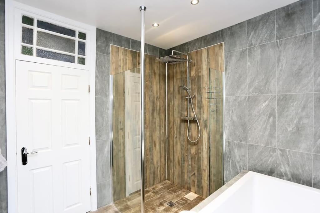 The Hot Tub Townhouse By Holiday Heim Lytham St Annes Buitenkant foto