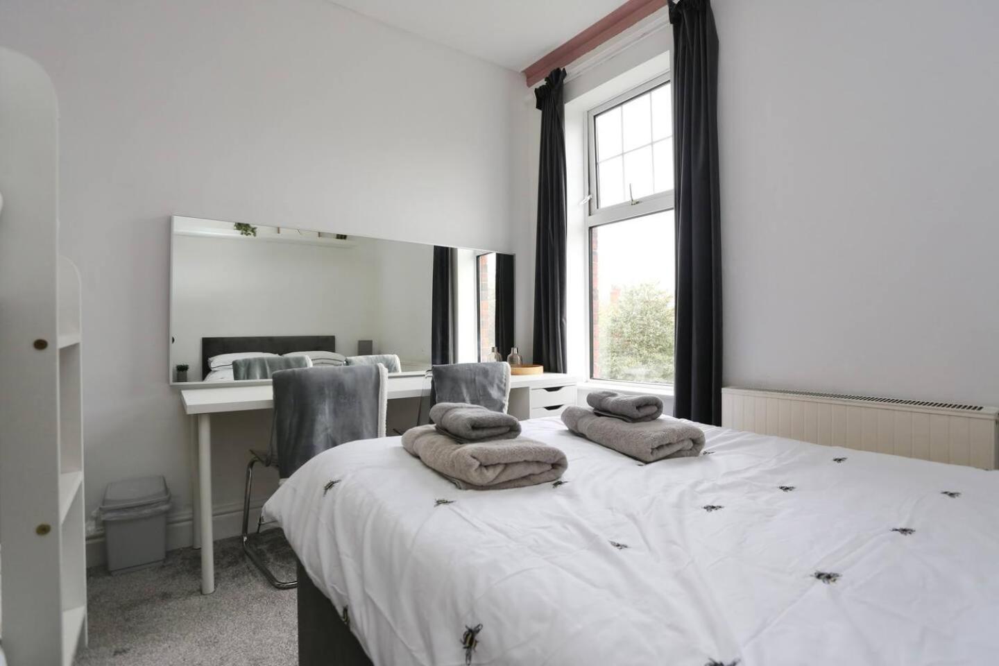 The Hot Tub Townhouse By Holiday Heim Lytham St Annes Buitenkant foto
