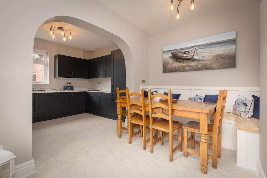 The Hot Tub Townhouse By Holiday Heim Lytham St Annes Buitenkant foto