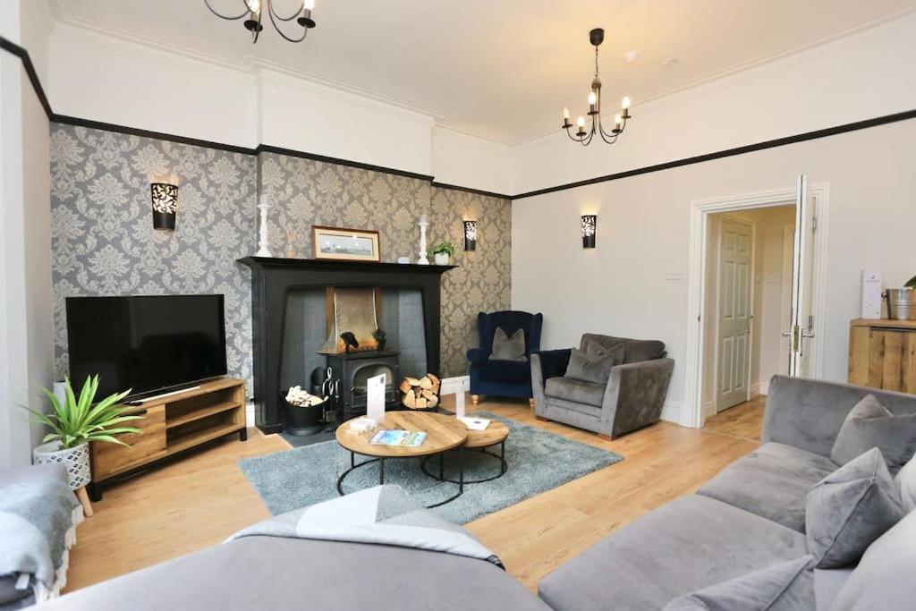 The Hot Tub Townhouse By Holiday Heim Lytham St Annes Buitenkant foto