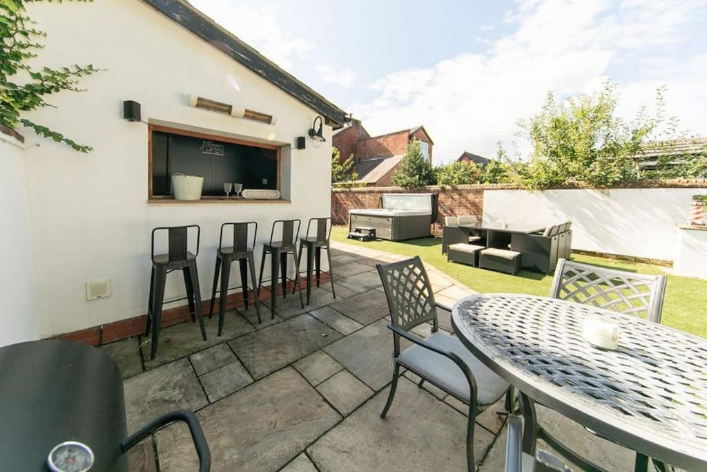 The Hot Tub Townhouse By Holiday Heim Lytham St Annes Buitenkant foto