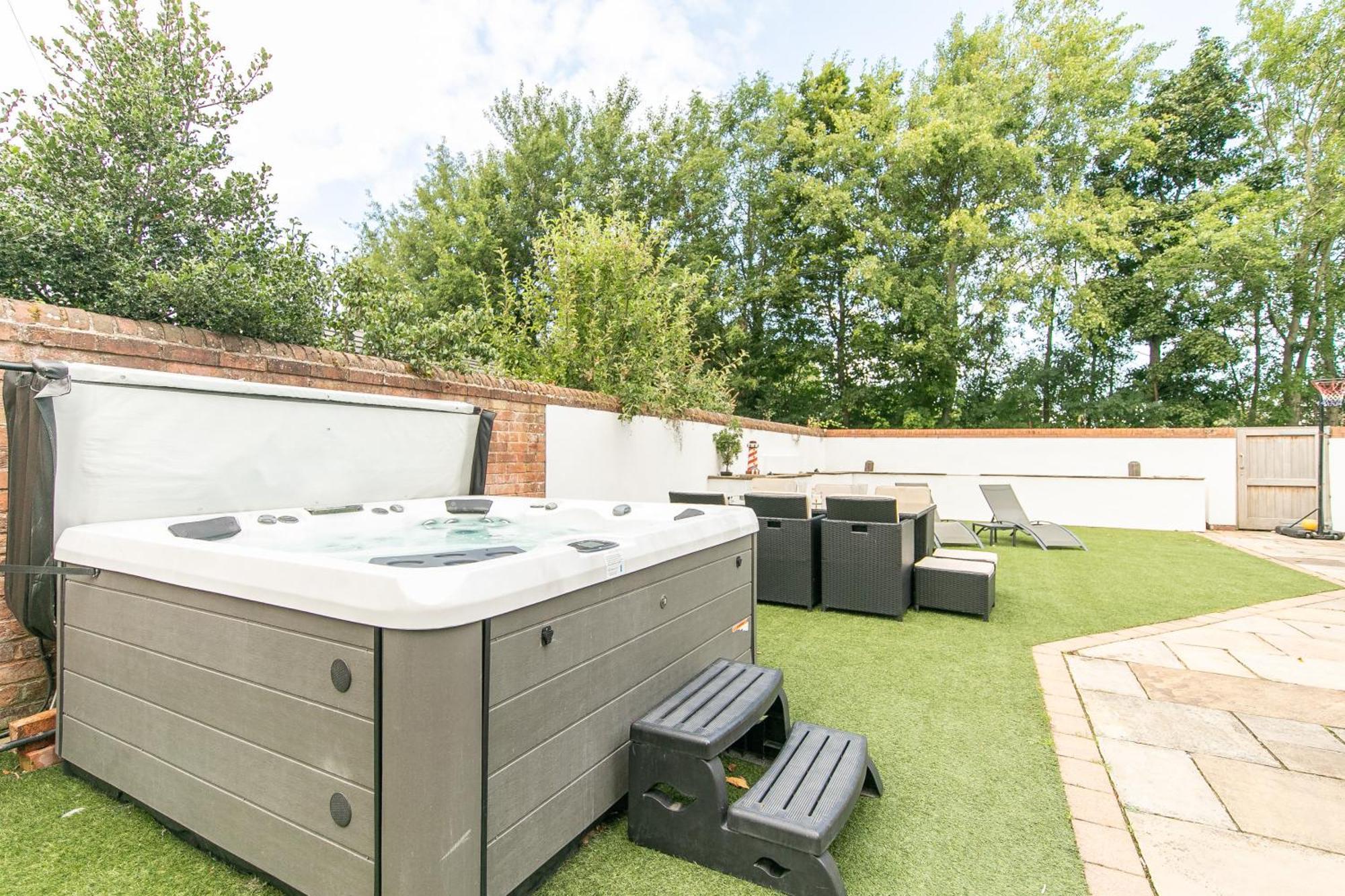 The Hot Tub Townhouse By Holiday Heim Lytham St Annes Buitenkant foto